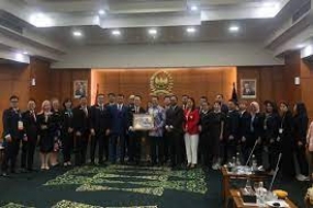 Der Vorsitzende der indonesischen Volksversammlung / MPR  lud die ASPAC-Delegation ein, touristische Ziele in Indonesien zu besuchen