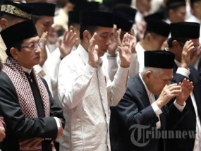 Der Präsident und der Vizepräsident beten Eid al-Fitr in der Istiqlal-Moschee in Jakarta