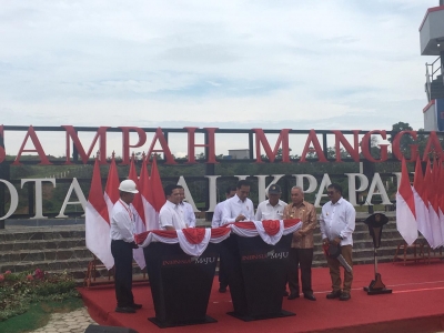 Prӓsident weihte die Endabfallentsorgunsanlage Manggar, in Banjarmasin ein