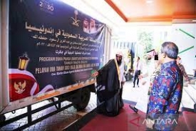 Die  Hilfe in Form von einer  Tonne Datteln und 3.000 Koranen aus Saudi-Arabien