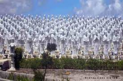 Der Vihara mit 1000 Gesichtsstatuen in Tanjung Pinang