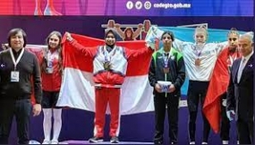Indonesische Gewichtheberin gewann  eine Goldmedaillen bei der IWF-Weltmeisterschaft