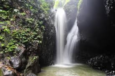 Der Kembar Gitgit Wasserfall in Bali
