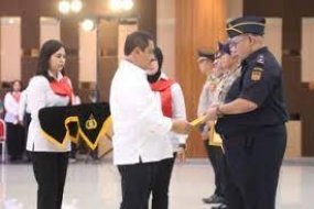 Das Team von Dewa Ruci 2021 erhielt eine Auszeichnung vom Nationalen Polizeichef