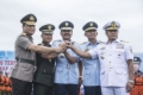 Das TNI-AU Ausrüstungssystem   ist  mit dem Bedarf noch nicht übereinstimmt  .