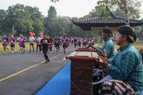 Internationales Marathon  im Prambanan-Tempel