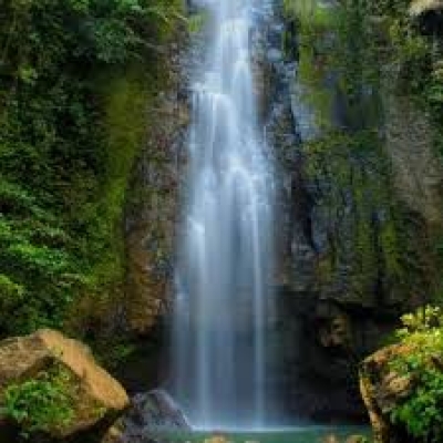 Der Tunan Wasserfall in Nord Sulawesi