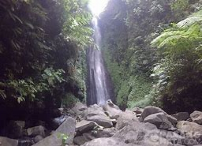 Der Srambang Wasserfall in Ost Java