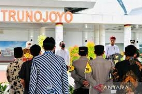 Präsident bittet von Flughafen Trunojoyo Route Jakarta-Sumenep