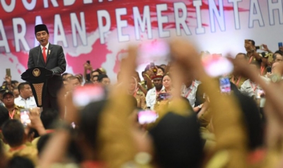 Presiden Joko Widodo memberikan pidato dalam acara Rakornas Penyelenggaraan Pemerintahan Desa 2019 di Jakarta, Rabu (20/2/2019).(Antara foto/Akbar Nugroho Gumay/foc)
