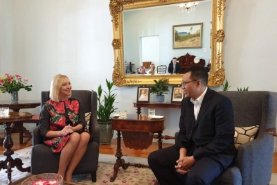 Gubernur Nusa Tenggara Barat (NTB) Dr Zulkieflimansyah (kanan) saat bertemu Gubernur Northern Territory, Hon Vicky O’ Halloran (kiri) di Darwin, Australia, Rabu (26/6/2019). 