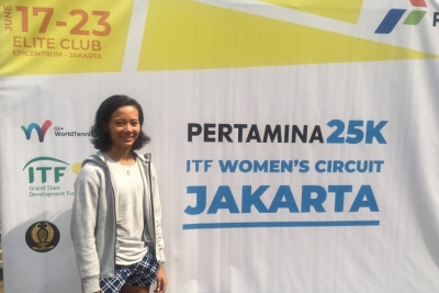 Atlet tenis putri junior pelatnas Pengurus Pusat Persatuan Tenis Seluruh Indonesia (PP PELTI) Deria Nur Haliza saat ditemui di Elite Club Epicentrum, Jakarta, Senin(17/6/2019)