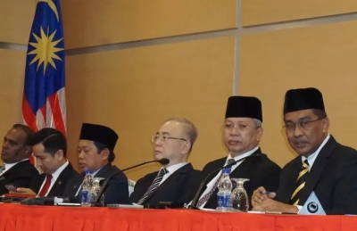 Sekretaris Jenderal UMNO Annuar Musa (kedua dari kanan) di Sekretariat UMNO Gedung PWTC Kuala Lumpur, Malaysia, Selasa (25/2/2020). ANTARA/Agus Setiawan/tm