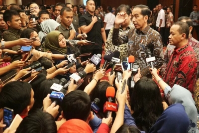 Presiden RI Joko Widodo memberikan keterangan kepada awak media, seusai memberikan arahan di acara Rakornas Investasi Tahun 2020 yang diselenggarakan Badan Koordinasi Penanaman Modal, di Jakarta, Kamis. (ANTARA/Rangga Pandu Asmara Jingga)