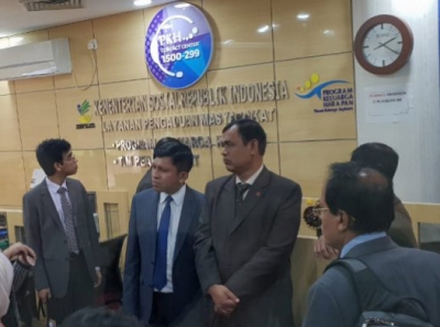Delegasi Bangladesh meninjau contact center PKH di Kementerian Sosial di Jakarta, Senin (17/12/2018). Pemerintah Bangladesh tertarik dengan pelaksanaan PKH di Indonesia yang dinilai berhasil menurunkan angka kemiskinan. (Humas Ditjen Perlindungan dan Jaminan Sosial)