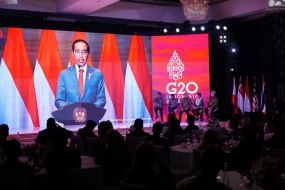 Presiden RI Joko Widodo saat memberi sambutan secara virtual pada pelaksanaan penandatanganan nota kesepahaman (Memorandum of Understanding/MoU) Advancing Regional Digital Payment Connectivity, yang dilakukan di Bali, Senin (14/11/2022).