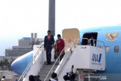 Presiden RI Jokowi dan Ibu Negara Iriana Joko Widodo tiba di Osaka Jepang, Jumat (28-6-2019).
