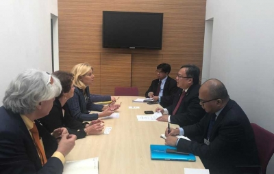 Menteri PPN/Kepala Bappenas Bambang Brodjonegoro melakukan pertemuan bilateral dengan Menteri Perdagangan Luar Negeri dan Kerja Sama Pembangunan Belanda HE Sigrid Kaag, di Paris, Rabu (22/5/2019).