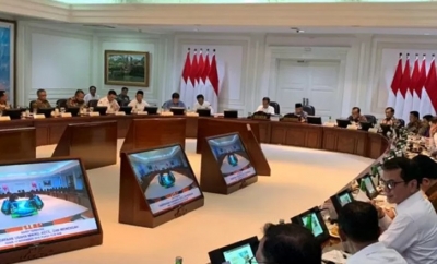 Presiden Jokowi memimpin rapat terbatas bertema Penguatan Neraca Perdagangan di Kantor Presiden Jakarta, Senin (11/11/2019). ANTARA