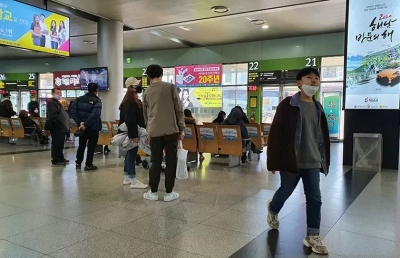 Suasana terminal utama kota Gwangju, di area tunggu bus menuju Daegu, tempat ditemukannya pusat penyebaran virus corona di Korea Selatan, pada Minggu (23/2/2020). ANTARA/GM Nur Lintang/aa.