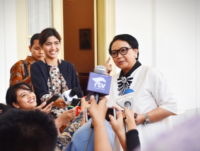 Retno Marsudi外相は、水曜日（17/7）午後、西ジャワのボゴール大統領官邸でのシンガポール外相の訪問に関する情報を記者団に伝えました。