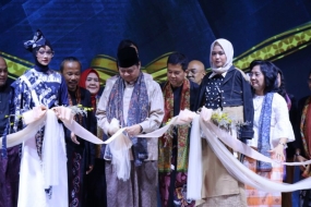 Airlangga Hartarto産業大臣が正式に水曜日（1/5/2019）にジャカルタでイスラム教徒のファッションフェスティバル（Muffest）2019展を開催しました。