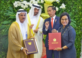 Jokowi大統領とAbu Dhabi Crown Prince Sheikh Mohamed Bin Zayed Al Nahyanは水曜日（24/7）にボゴール大統領官邸で、覚書の調印を目撃した。