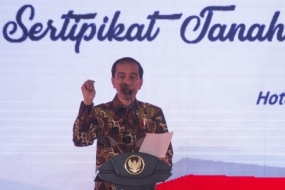 总统Joko Widodo 希望加快征地，支持开发项目