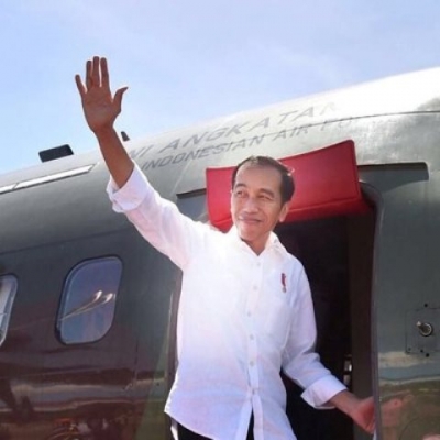 Jokowi 总统在和谐的音乐会上参加唱歌