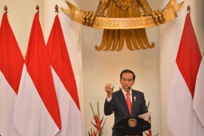 总统Jokowi 邀请印尼不可靠其他的国家的援助