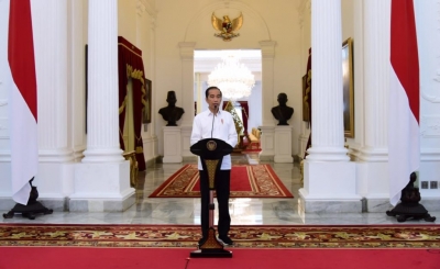 佐科维总统在雅加达默迪卡宫发表新闻发布会。