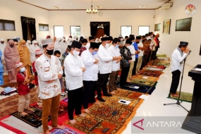 在印尼驻科伦坡举行回历1433年开斋节祈祷的气氛
