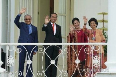 Jokowi总统在不久前接待马哈蒂尔总理访问西爪哇茂物总统府时 (setkab.go.id 档案）
