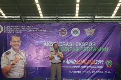 农业检疫局局长（Barantan）Ali Jamil周一（4/22/2019）在雅加达Tanjung Priok Port的CDC Banda Warehouse发布出口产品。