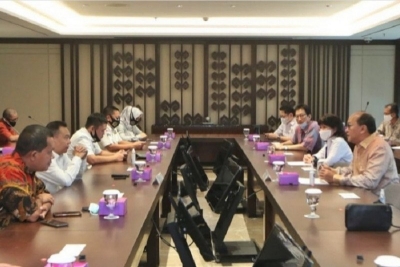 印度尼西亚国会反对派19国特遣部队在KSPI办公室会见了工会