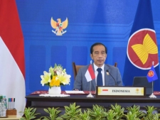 总统在印-马-泰三角峰会上介绍了三项经济复苏之策