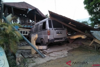 周六（29/9），中苏拉威西首都帕卢发生7.4级地震和海啸导致一些建筑物遭到破坏