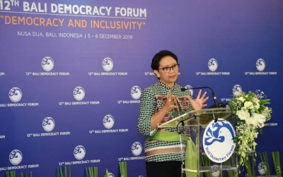 外交部长在第十二届外交会议开幕，传达了民主与包容性的关系