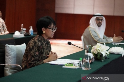 印尼外交部长和阿联酋驻印尼大使在雅加达召开新闻发布会