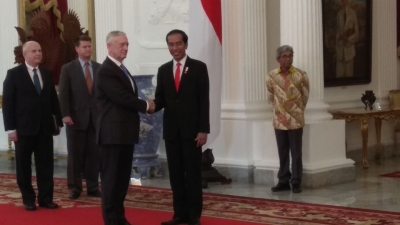Mattis se reunió con el presidente Joko Widodo