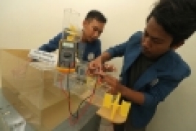 Estudiantes del Instituto de Tecnología Sepuluh November crean una planta generadora de energía mareomotriz
