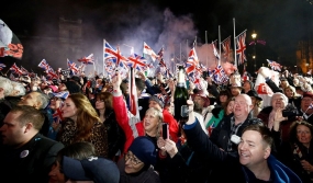 Los británicos celebran el Brexit en la plaza del Parlamento de Londres