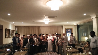 Decenas  lideres islamicos de Indonesio mantienen una reunion con el embajador de Arabia Saudita en Indonesia