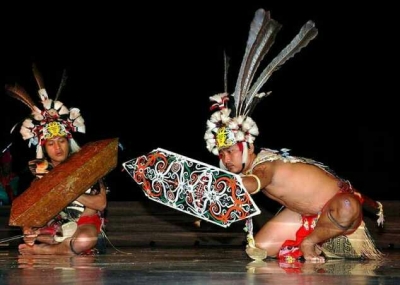 El baile de Monong de Kalimantan occidental