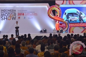 الرئيس يفتتح IIMS 2018 ، ويذكر بتطوير الصناعة 4.0