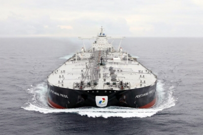 De gigantische tanker PERTAMINA PRIDE staat klaar om nationale energie te verdelen