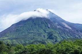 Merapi berg barst uit, kunnen de bewoners nog evacueren