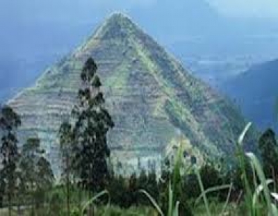 Piramide uitzicht op de berg Sadahurip, Garut, West-Java