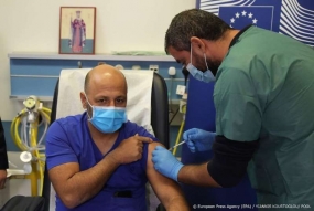 Buitenland : EU-landen beginnen met vaccineren tegen coronavirus
