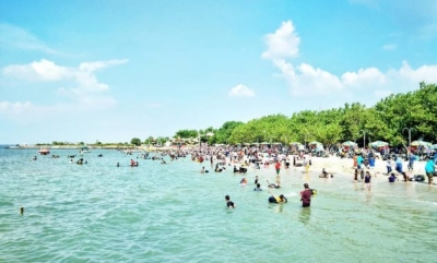 Delegan Beach, Gresik Regency, Oost Java